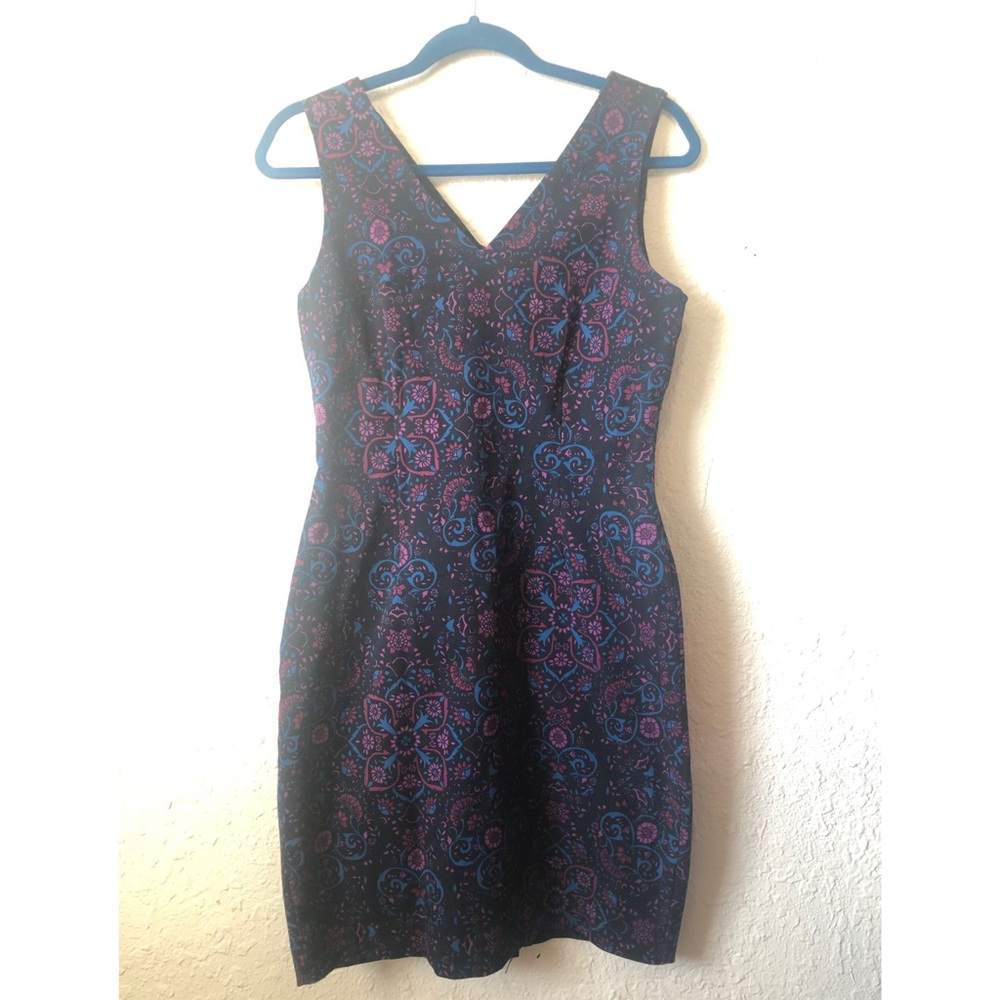 🐝 3/$20 Banana Republic Navy/Purple Paisley 🐝